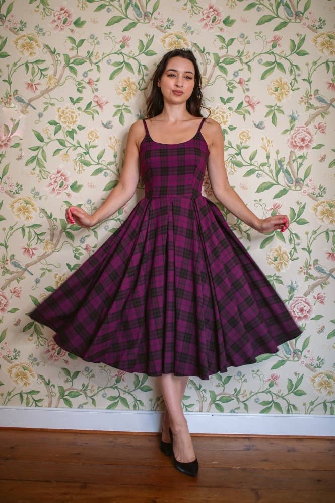The Pretty Dress Company – wholesale Klänning - Dam – Priscilla Tartan Midiklänning3