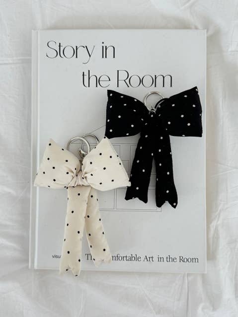 MOND HAUS - Vendita all'ingrosso Portachiavi - Donna - Portachiavi Renji | Ciondolo a forma di grande nastro con imbottitura a pois1