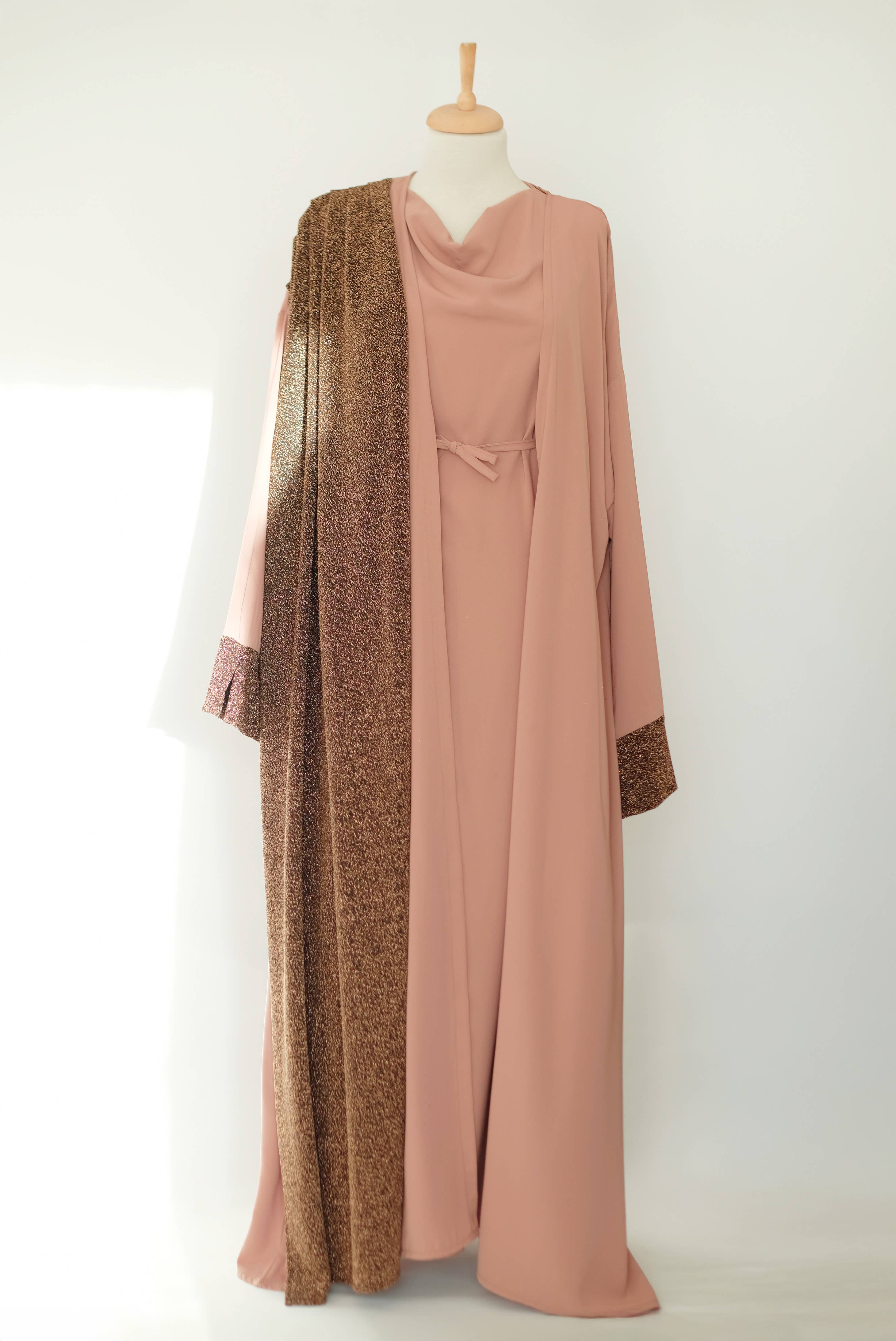 SAIS Fashion – Großhandel Kaftan – Damen – Zweiteiliger Abaya mit Schal in Mokka Mousse und Schwarz12