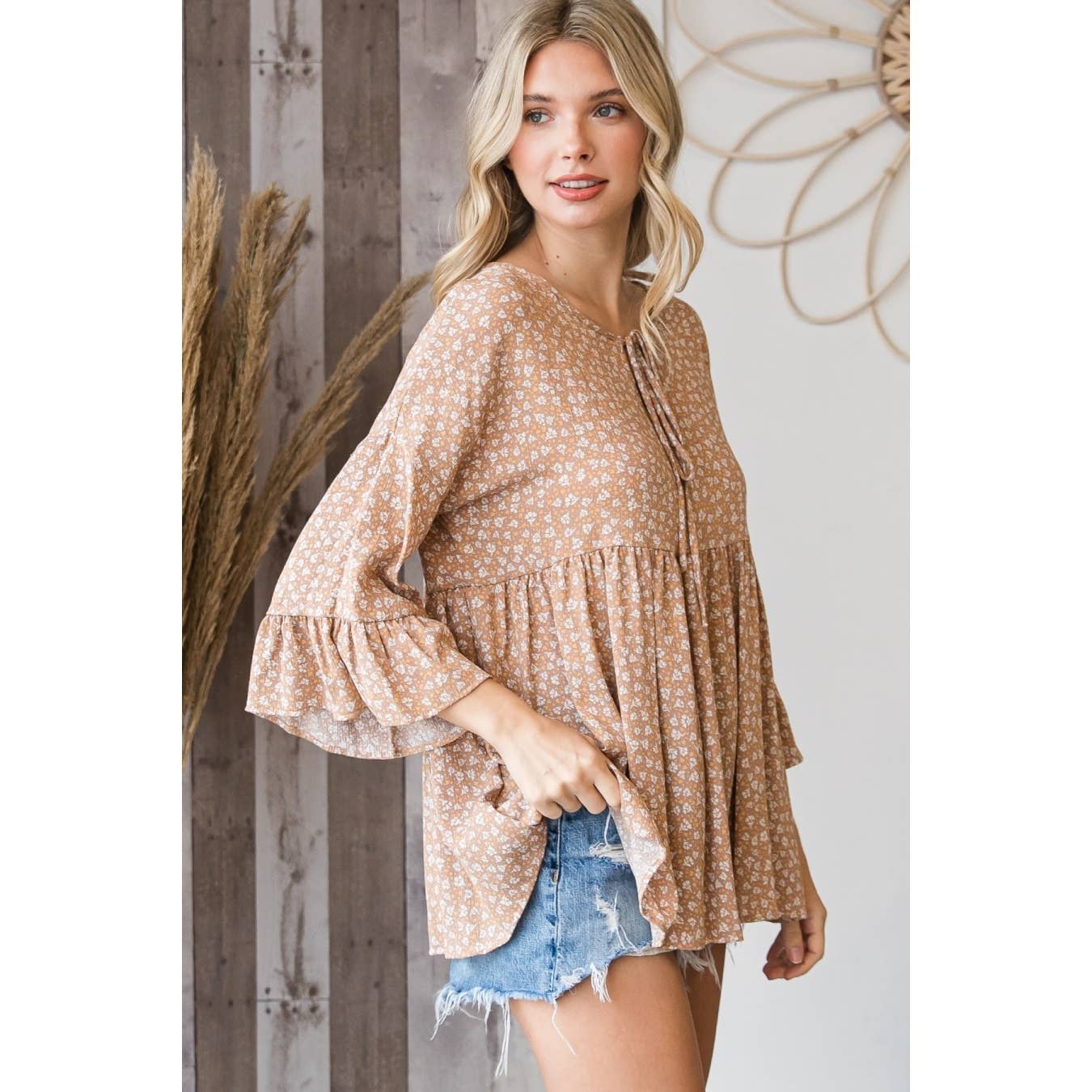 Veveret - Wholesale Blouse - Women's - Floral Tie Front Shirred Empire Top -Cream16