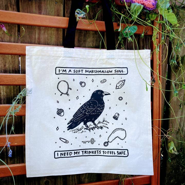 Sac fourre-tout en toile souple Crow Trinkets pour la vente par Shapelessflame