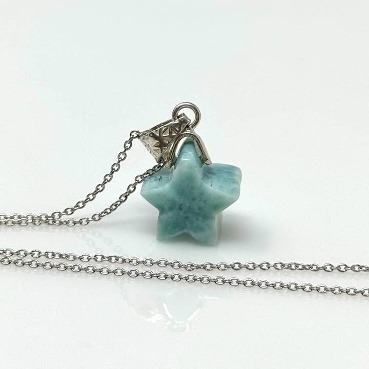 Akstar Gems – Großhandel Kette mit Anhänger/Charm – Larimar-Halskette, Atlantis-Stein, Heilstein, silberner Stern, böhmischer Schmuck, Dominikanische Republik, Larimar-Schmuckgeschenke, 1,20 Zoll x 0,60 Zoll