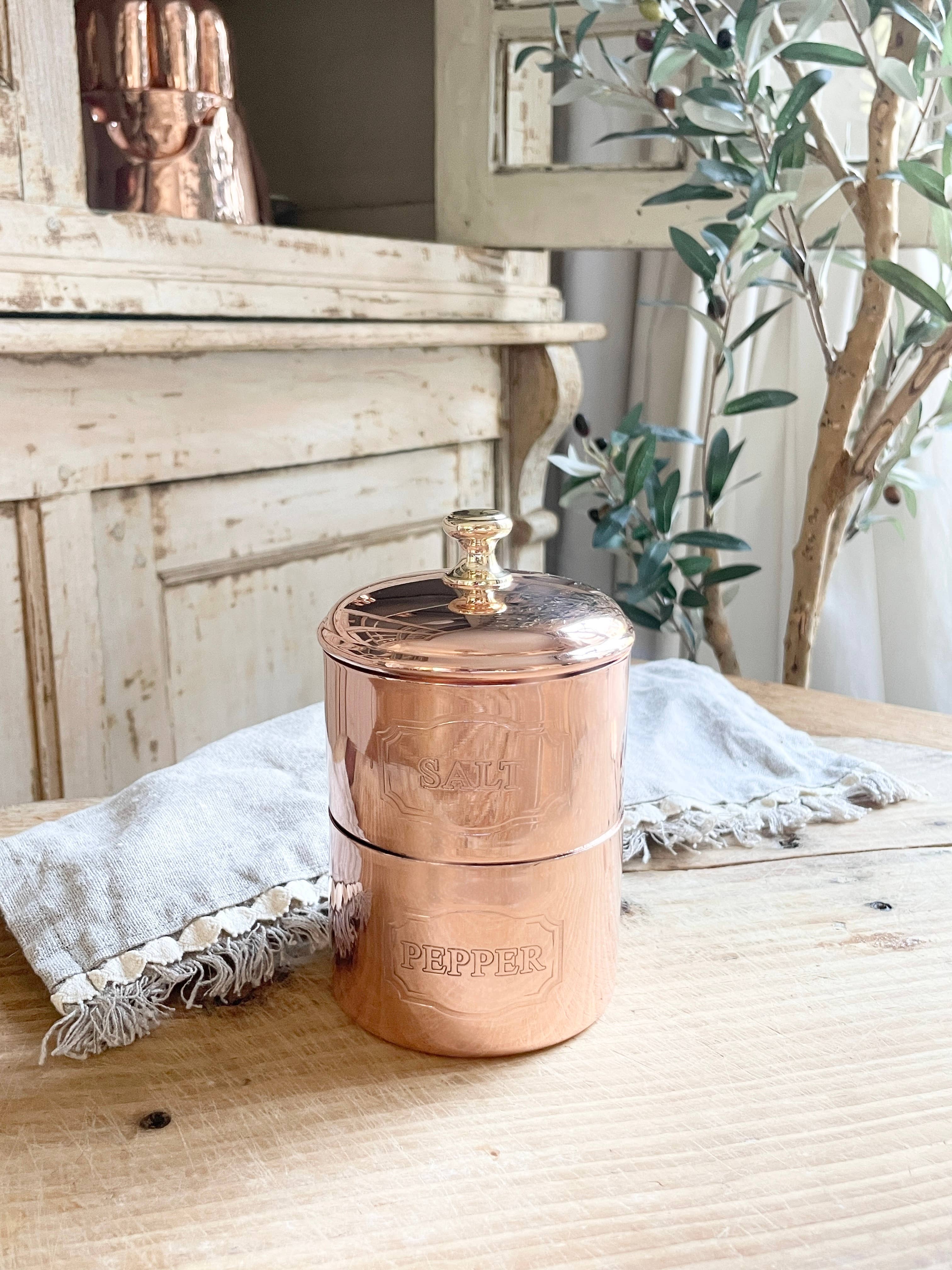 Coppermill Kitchen LLC – wholesale Salt- och pepparkarsset – Coppermill Kitchen vintageinspirerad salt- och pepparburk i koppar1