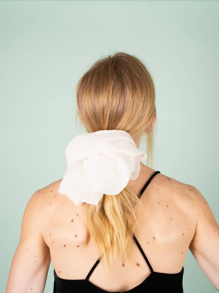 Giga Scrunchie In White Crinkle Chiffon for wholesale by Gliese 504