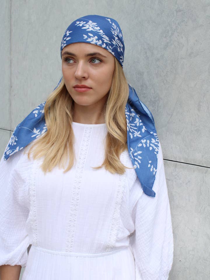 Lenço Quadrado de Ramo Azul Ardósia por atacado de The Scarf Bar