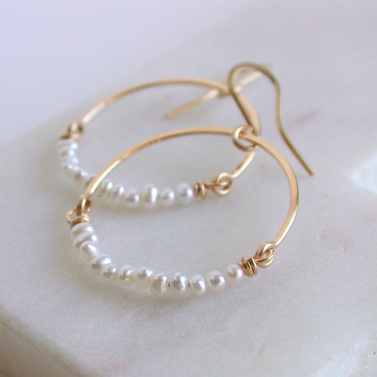 Linda Trent Jewelry - Vendita all'ingrosso Orecchini a cerchio - Cerchi di perle. Scegli tra tre misure.6