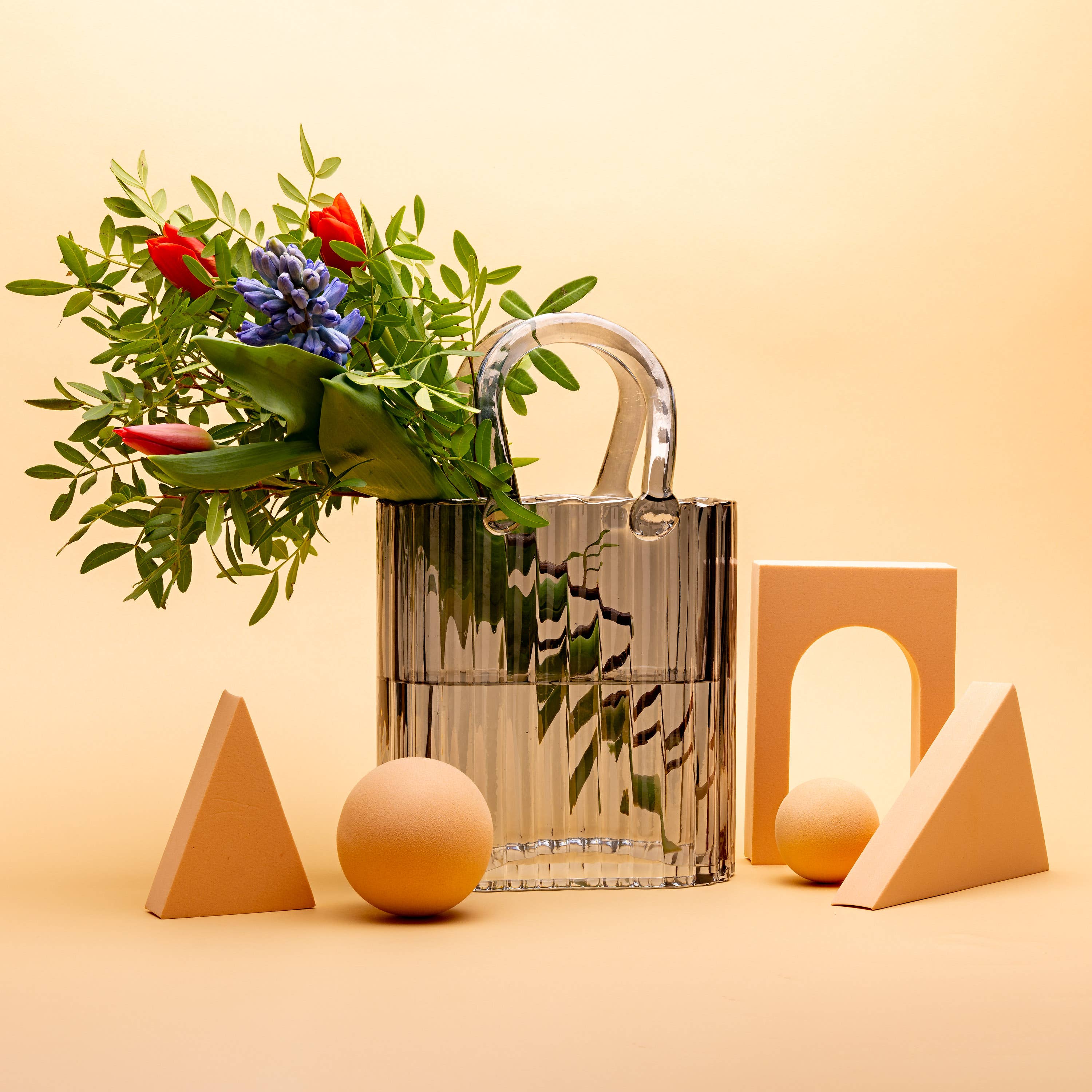 The Glass House Wholesale Interiors Ltd. – wholesale Vas – Handväska vas i glas, kolgrå3