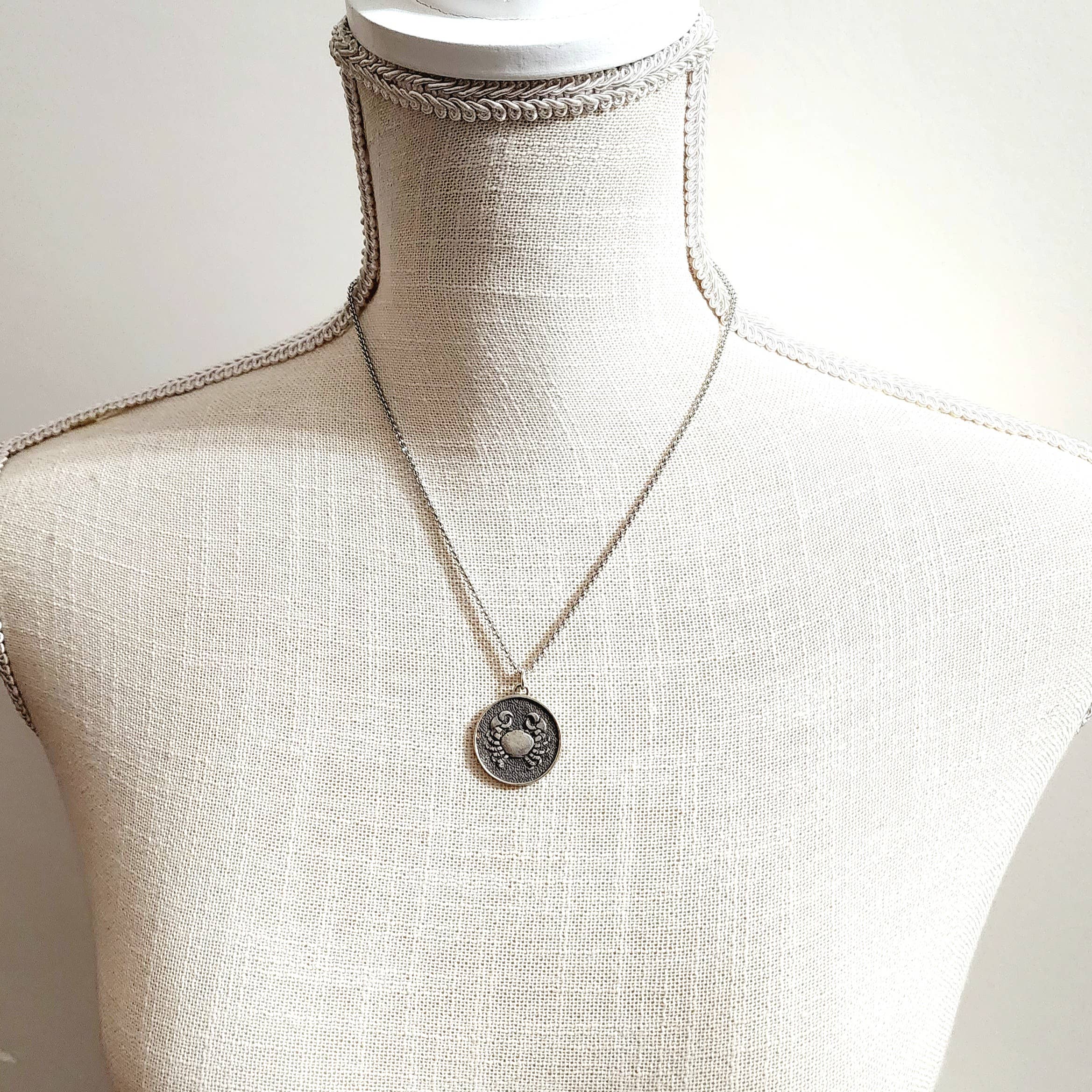 MergingMetals – wholesale Hänge-/berlockhalsband – Vändbar Zodiac & Constellation halsband samling6