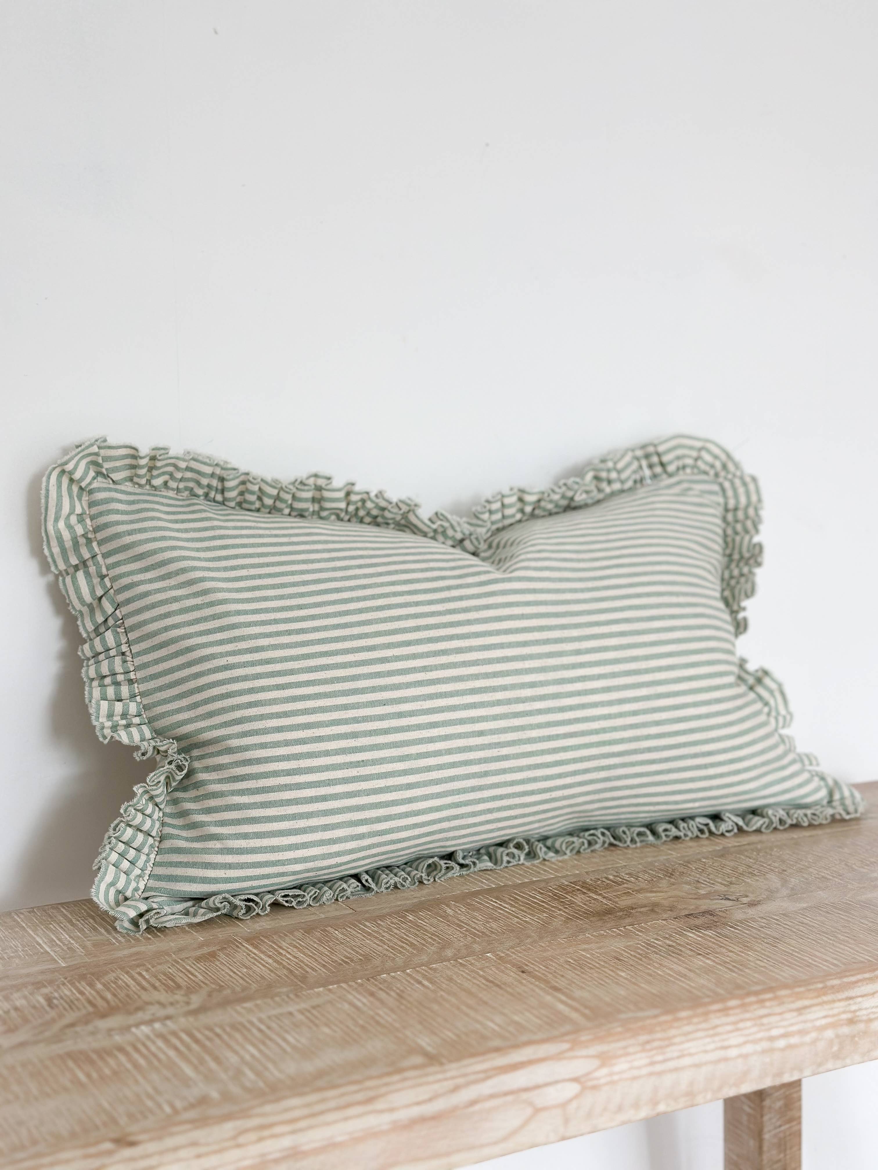 Ellenvale Trade - Vendita all'ingrosso Cuscini per sedie - Fodera per cuscino Darcy Ruffle in cotone 50x30 — Righe verde salvia 3