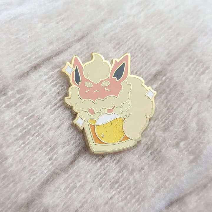 Xhilyn - Wholesale Lapel Pin/Button - Cinnamon Whiskey Flareon Eevee Pin2