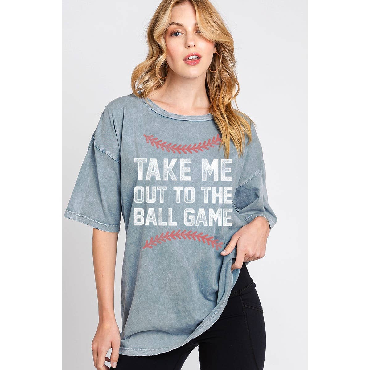 HRTandLUV – Großhandel T-Shirt mit Siebdruck – Damen – ÜBERGROSSES GRAFIK-T-SHIRT „BRING MICH RAUS ZUM BALLSPIEL“3