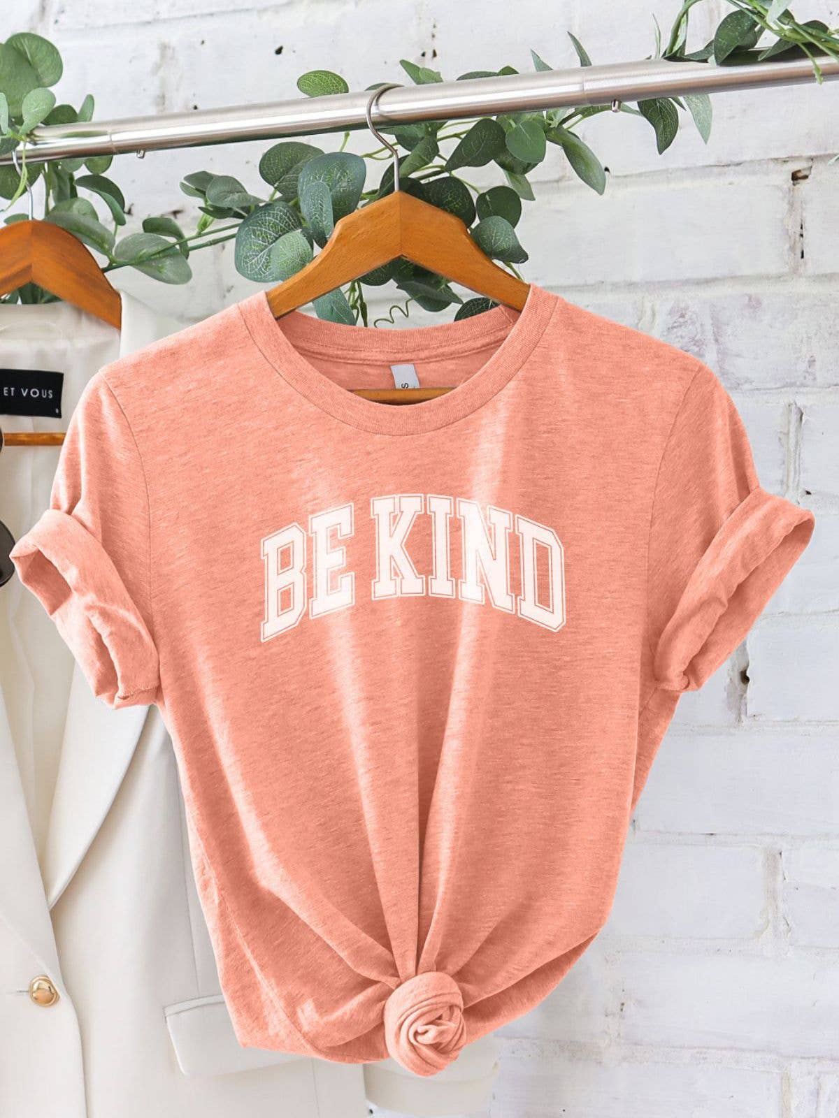 Bella Me – wholesale T-shirts med screentryck – Dam – Var Snäll Unisex T-shirt Casual6