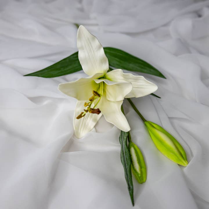 Realistic Artificial Flowers – wholesale Konstgjorda blommor – Vit asiatisk lilja liten - realistiska konstgjorda blommor
