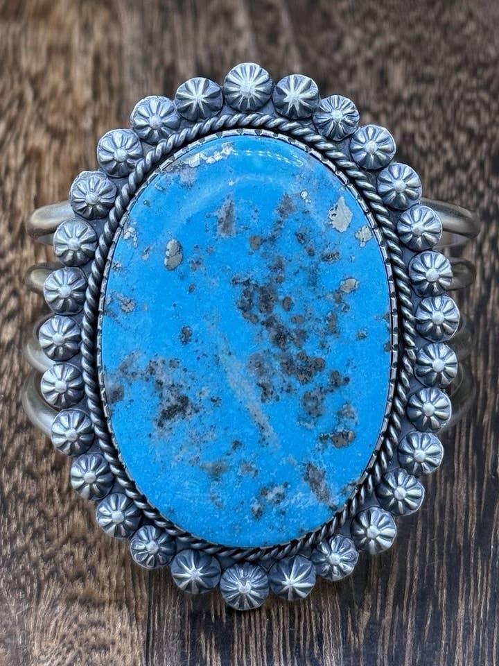 Indfødt Navajo Håndlavet Sterling Sølv Morenci Turkis Gammel Look Manchetarmbånd for engroshandel hos Native City Jewelry
