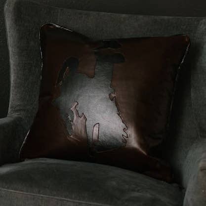 Hemkollektion | Steamboat Fyrkantig Kudde | Svart + Rocky för wholesale av Alexis Drake