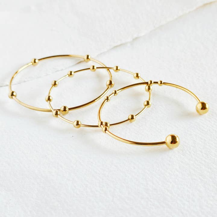 Armreif mit minimalem Armreif aus 18 Karat Gold mit Perlen für den Großhandel von Bisjoux