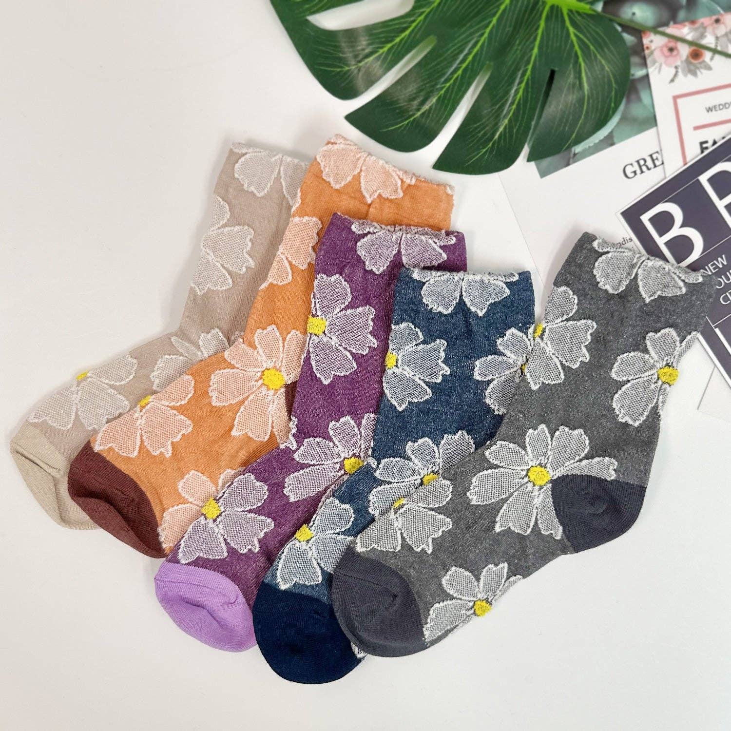 7DAYSSOCKS - Wholesale Sokken - Dames - Dames Crew Sokken met Madeliefjes Borduursel2