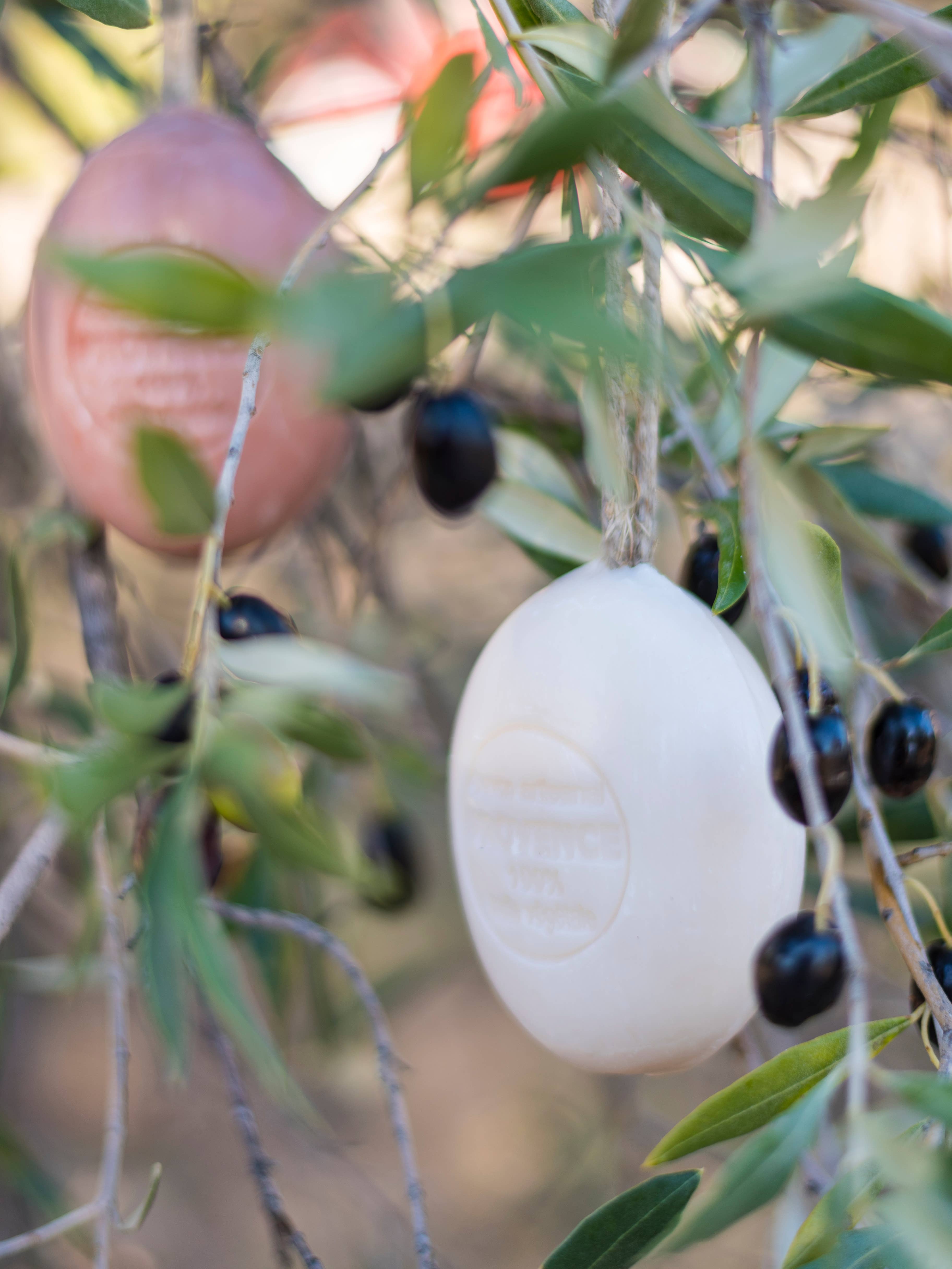 MAITRE SAVONITTO - Wholesale Bar Soap - Oval Soap on Cord Linen Flower 200g1