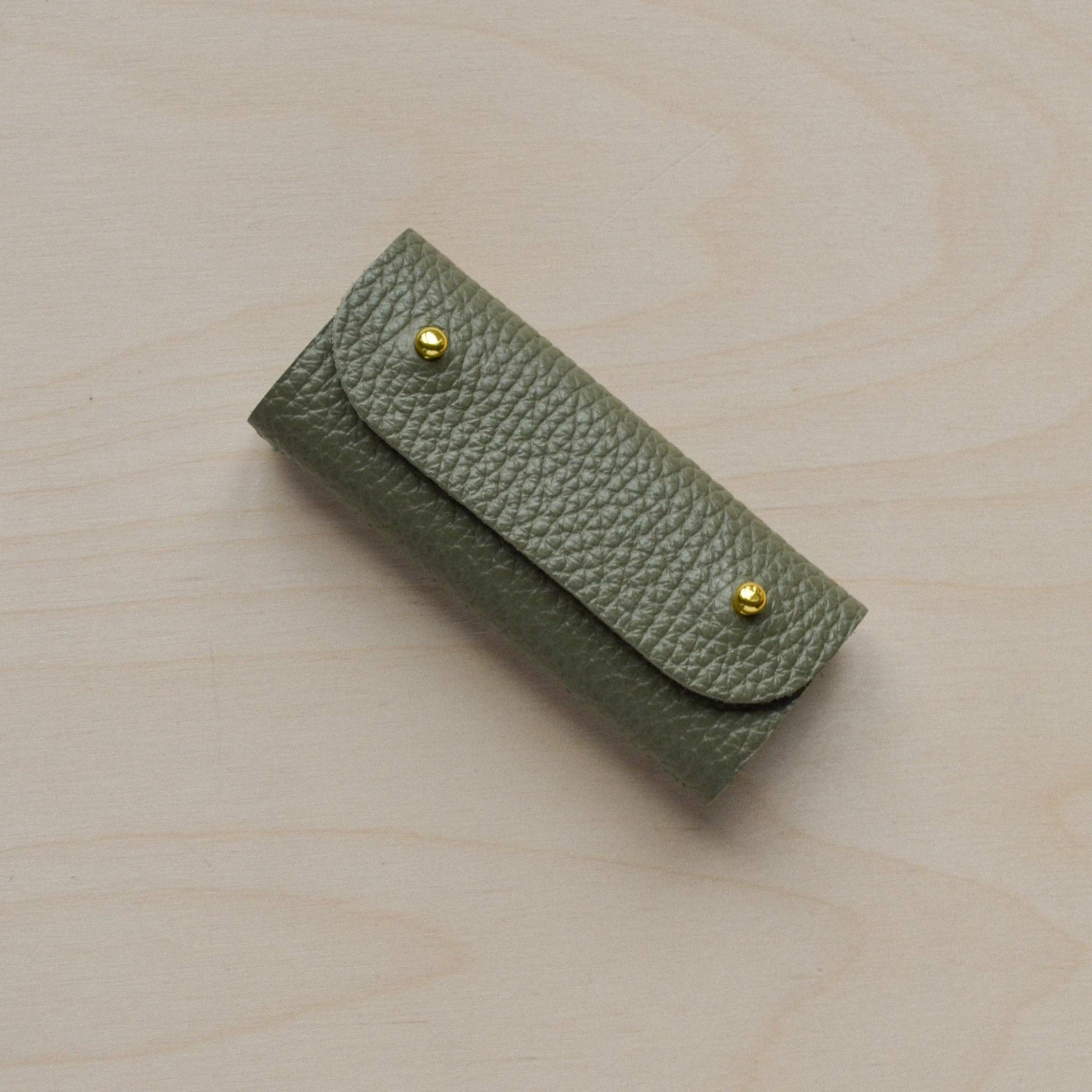 Studio Lowen - Vente Accessoire de broderie/point de croix - Mini étui à aiguilles à coudre en cuir4