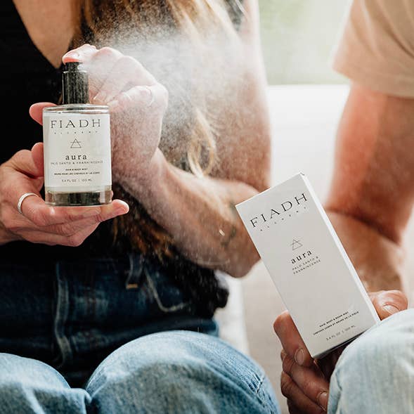 aura palo santo & frankincense | hår- og kropsspray for engroshandel hos FIADH Alchemy