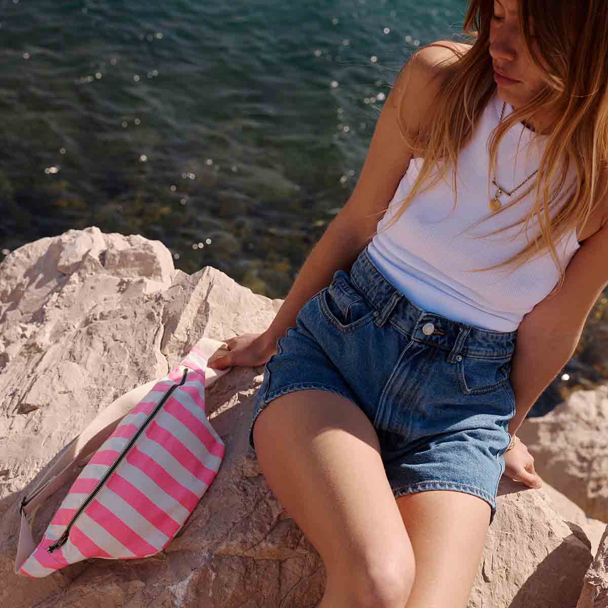 NEON ROSA NEONROSA RANDIG FANNYPACK för wholesale på Faire5