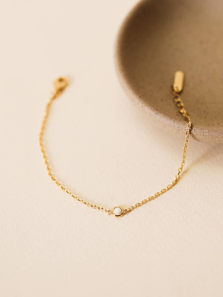 Pulseira Solitaire Branco Opala - Banhado a Ouro 18k por atacado de JaxKelly