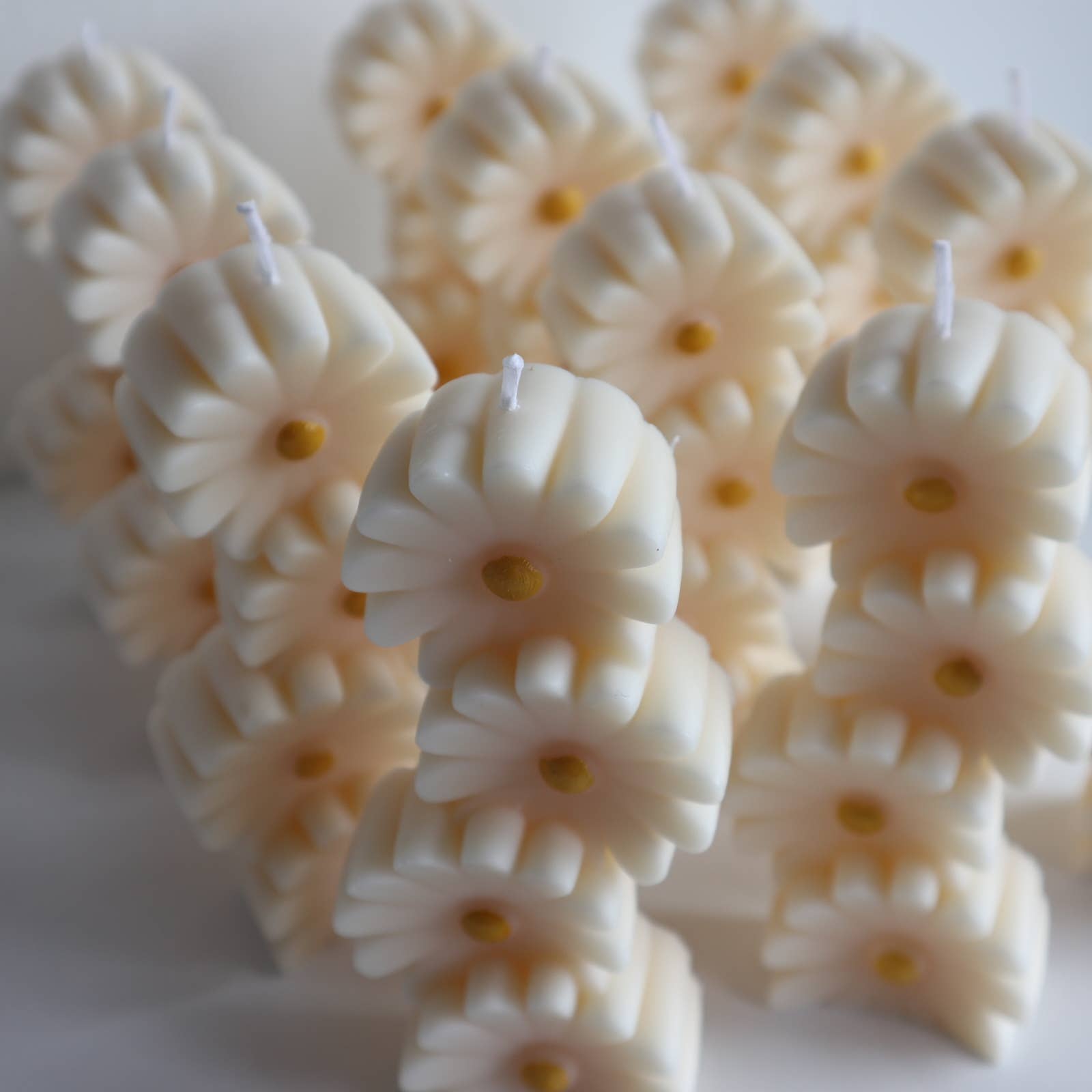 Drop Dead Candles - Wholesale Novelty Candle - Daisy Flower Pillar Candle4