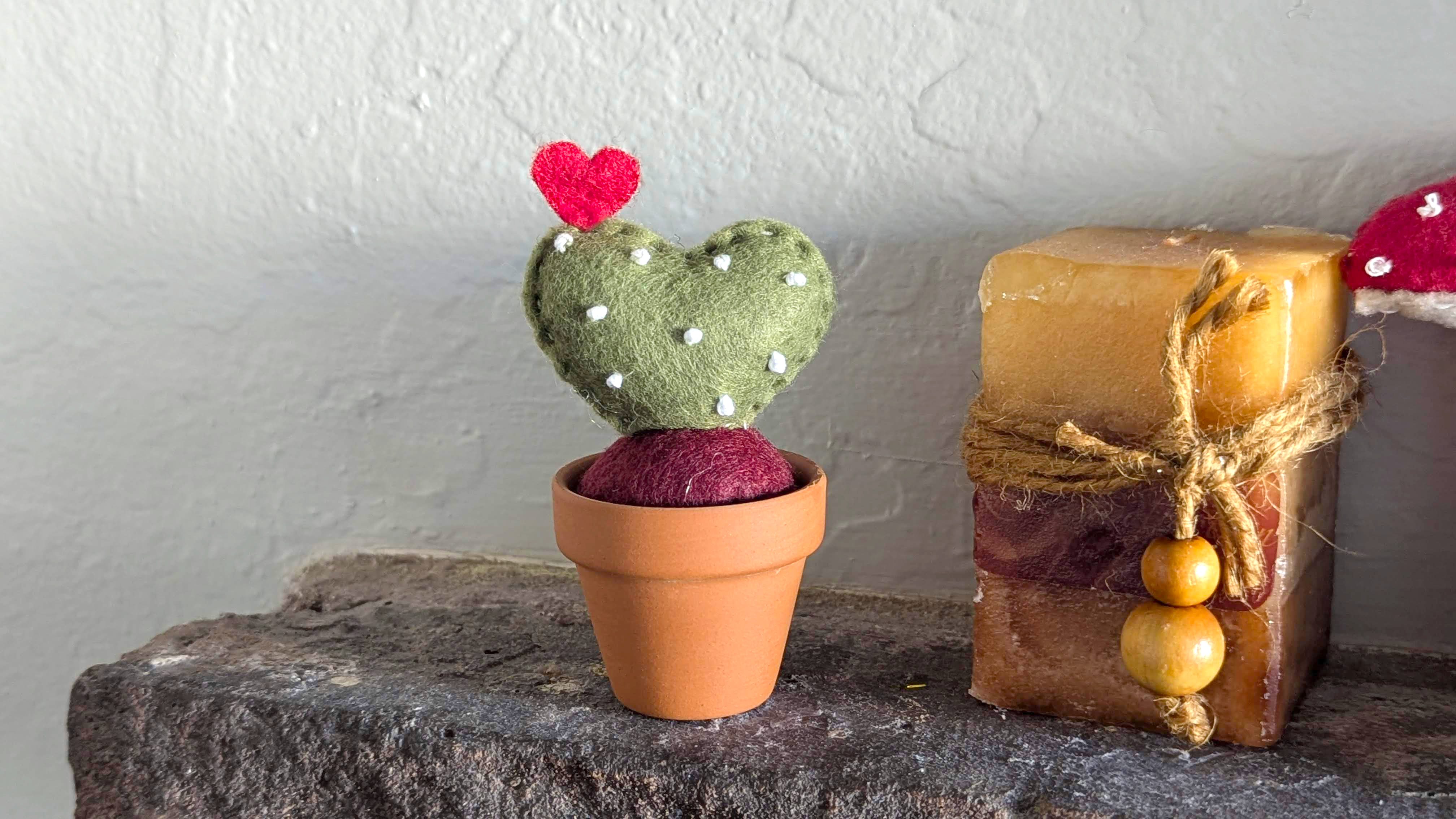 Ham Eye Am - Wholesale Decorative Tabletop Object - Handmade Felt Heart Cactus in Terracotta Pot 2