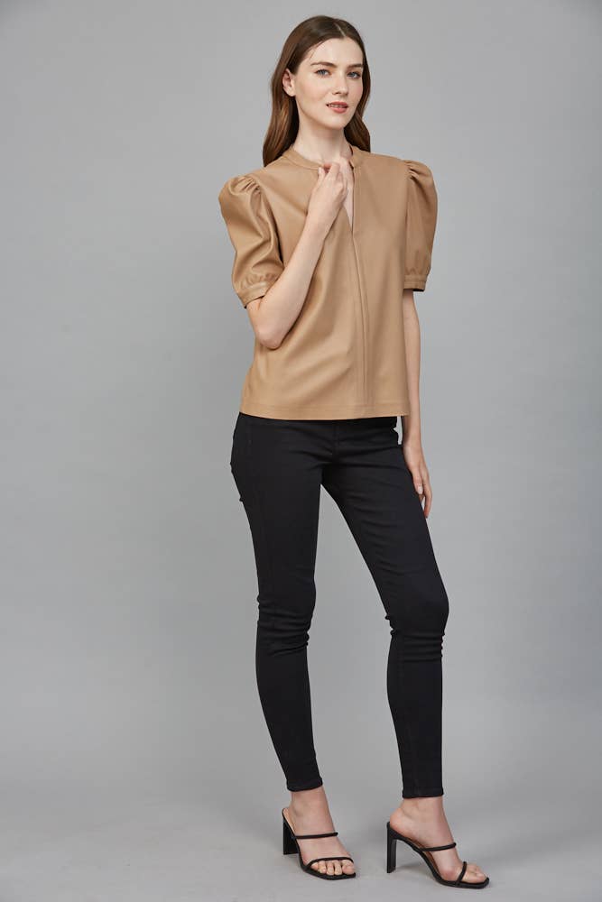 FATE – Blusa - Mulher por atacado – TOP DE IMITAÇÃO DE CABEDAL COM DECOTE DIVIDIDO FT253746