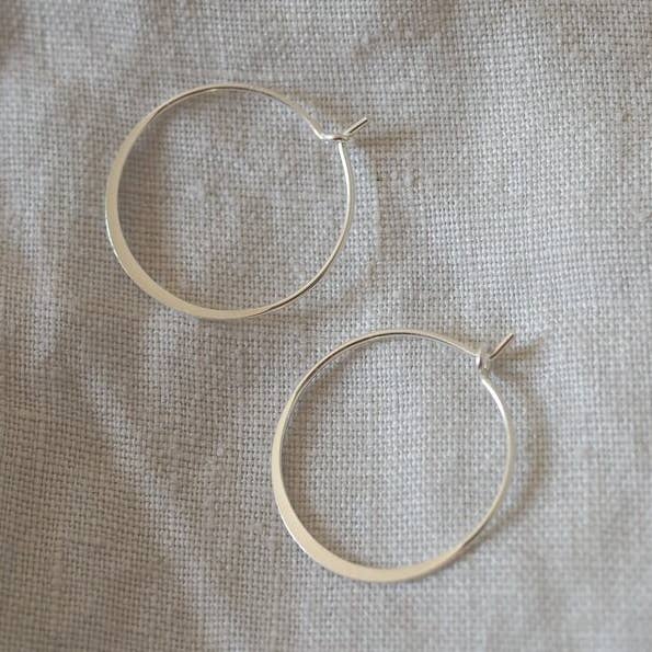 Roake Studio - Wholesale Oorringen - Marianne Minimal zilveren Hoepeloorbellen0