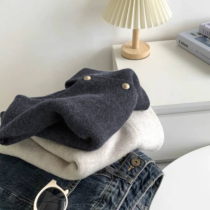Rosa Clothing - Wholesale Cardigan - Women's - R-neck Slim Fit Knit Vest Button down cardigan