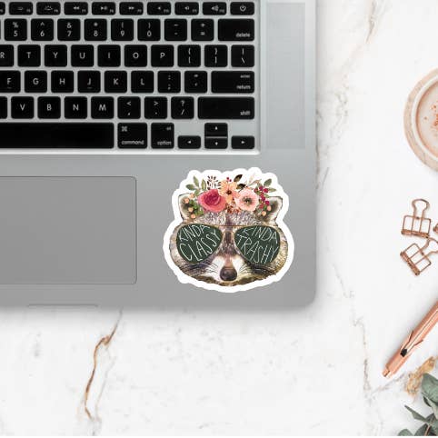 Autocollant Kinda Classy Kinda Trashy ~ Imperméable ~ Citation amusante pour la vente par Love Ever After Design