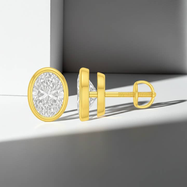 Boucles d'oreilles solitaires en or massif 14K avec diamant taille ovale serti clos - Certifié IGI pour la vente par Triple C Diamonds
