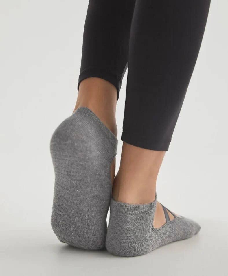 Belsize Activewear - Wholesale Socks - Women's - Yoga & Pilates grip socks bundle10