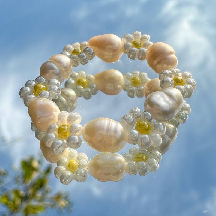 Blomring "Daisy" med prästkragar och sötvattenspärlor för wholesale av cool people club