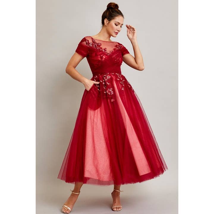 MANICA CORTA, SCOLLO A BARCHETTA, LINEA AD A, LUNGHEZZA MIDI per la vendita all'ingrosso da parte di Babyfox Apparel