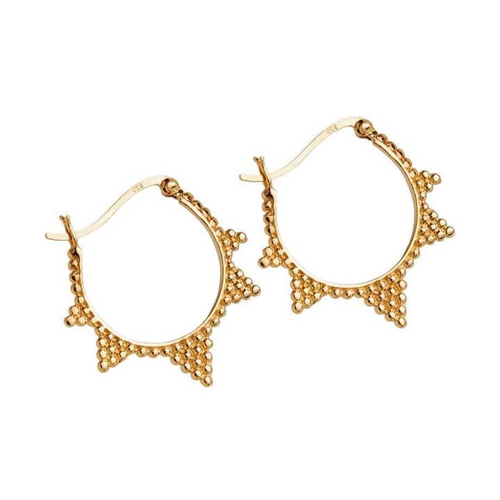 Créoles en forme d'étoile indienne en métal doré pour la vente par Juulry