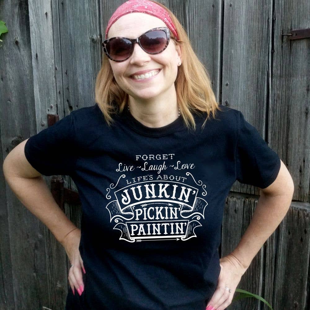 Suzy Swede – wholesale Screen printed t-shirt – unisex – Life's About Junkin' Pickin' and Paintin' Tshirt | Vintage0