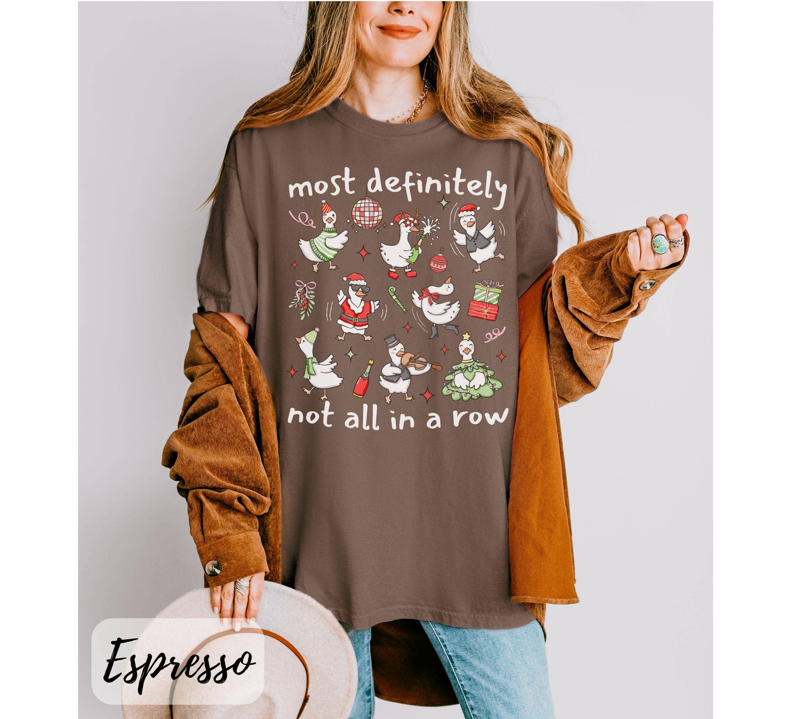 Glaime – Engroshandel Grafisk t-shirt - Dame – Silly Goose Christmas Comfort Colors T-shirt & Sweatshirt1