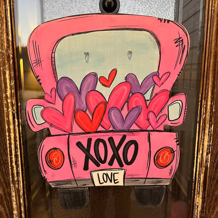 Porte-accroche de camion de la Saint-Valentin 23" pour la vente par Birch and Boulder LLC