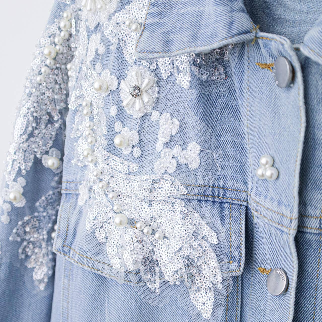 PEACH ACCESSORIES - Wholesale Denim Jacket - Women's - Romantic Floral & Pearl Light Blue Denim Jacket DNM012