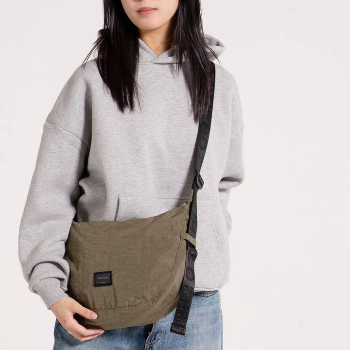 ZIMEGO - Wholesale Crossbody Bag - Unisex - Everywhere Crescent Crossbody Bag 801