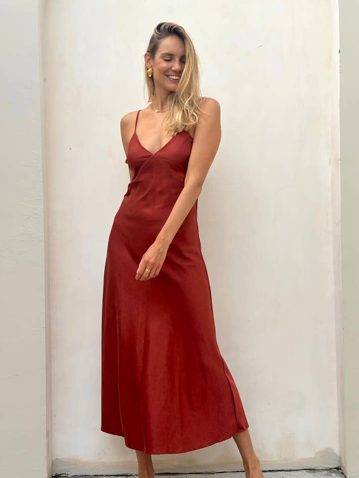 Scotty Burgundy Lençol de Lyocell Vestido Slip Terranova por atacado de AMIRA Collective