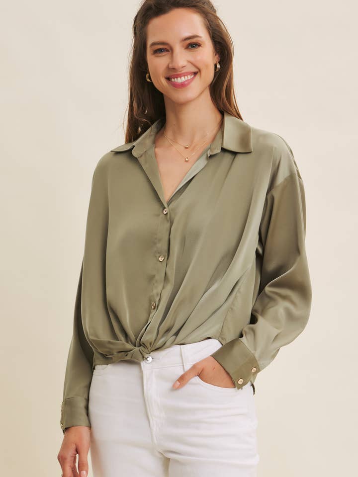 SATINSKJORTE MED KNYTNING OG KRAVE MED SLÅ OM-EFFEKT for engroshandel hos in february