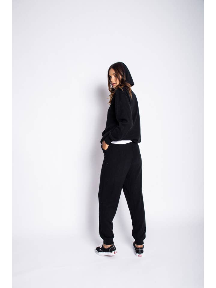Karen Thomas – wholesale Lounge set – Women's – Cashmere Loungewear Sweatsuit Two Piece Set1