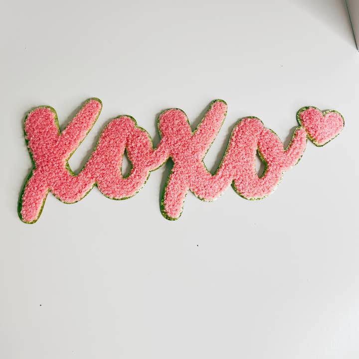 TEELUX - Vendita all'ingrosso Toppe - XOXO rosa chiaro da 11" - Toppa in ciniglia3