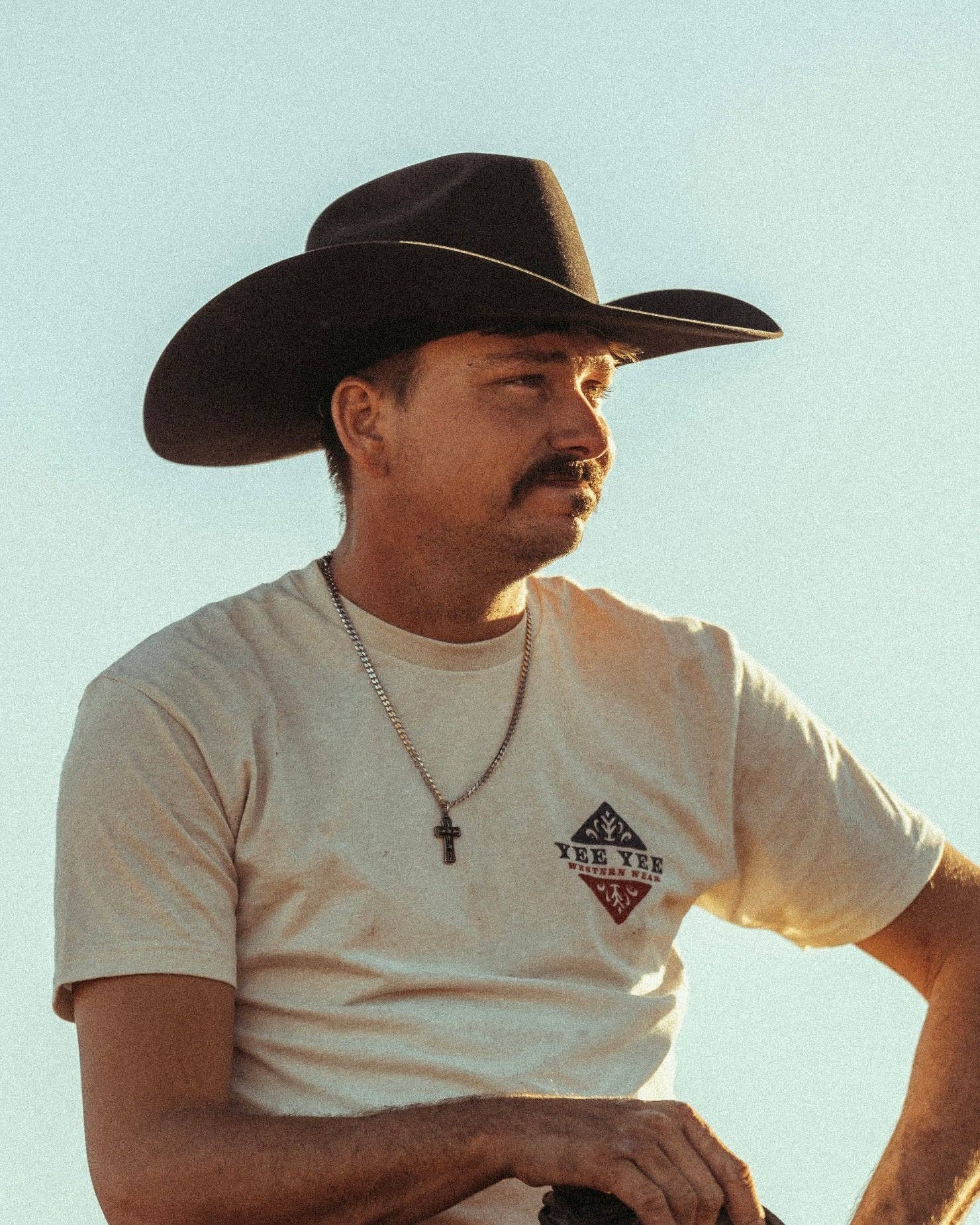 Yee Yee – Großhandel T-Shirt mit Siebdruck – Herren – Freiheit Ranch T-Shirt1