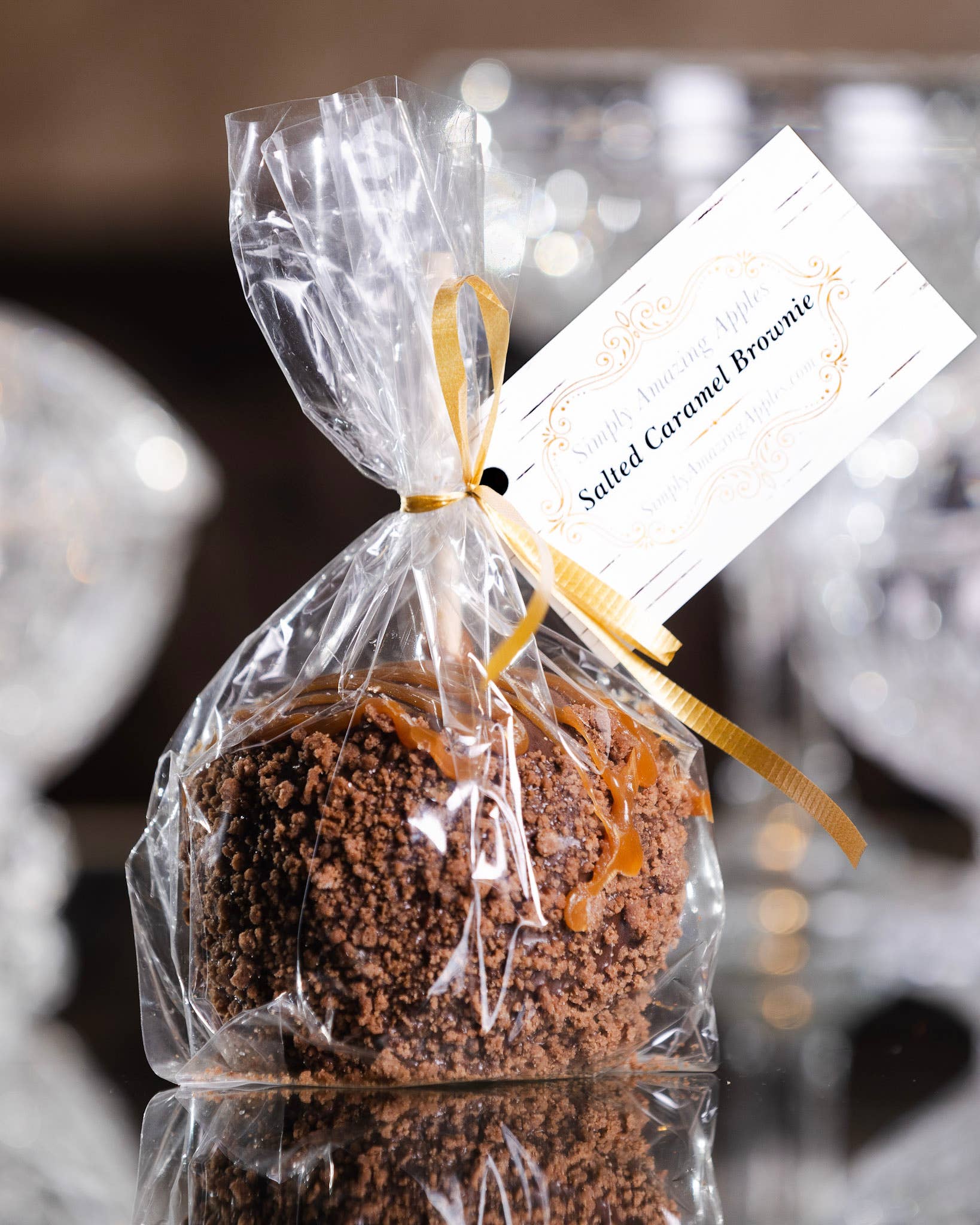 Simply Amazing Apples - Wholesale Chocolate Covered Sweets - Salted Caramel Brownie Milk Chocolate Caramel Apple2