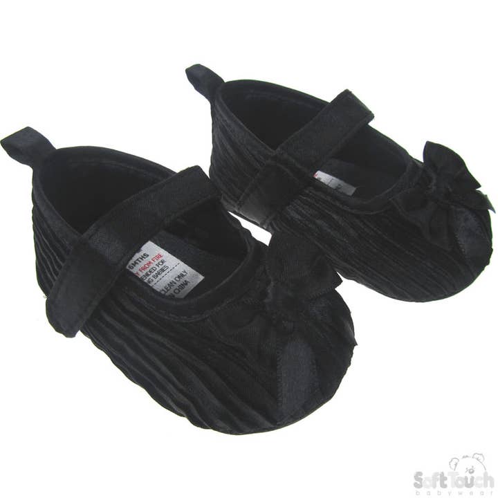 Rynkesatinsko til piger sort B94-S-B for engroshandel hos Soft Touch