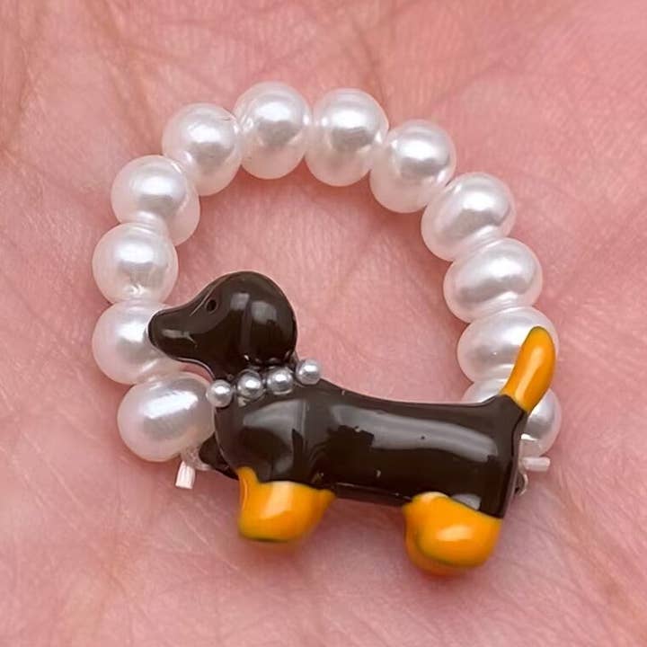 Mio Queena - Wholesale Cocktail/statement ring - Ceramic Dachshund Dog Pearl Beaded Elastic Ring - YK0
